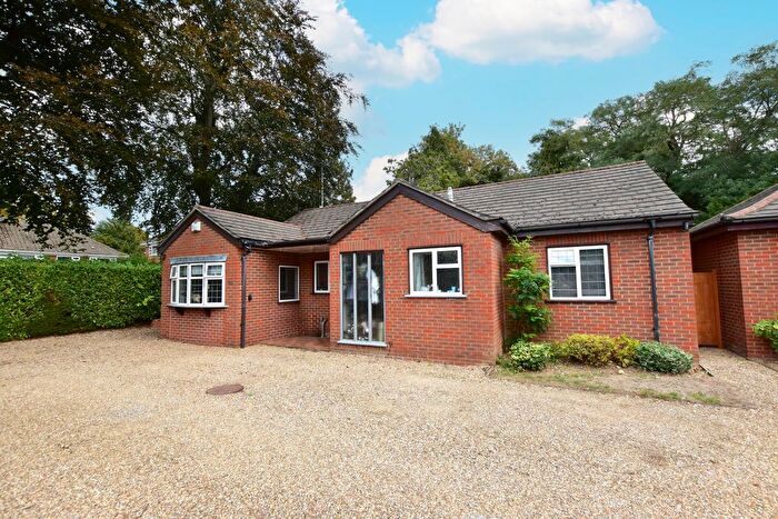 3 Bedroom Detached Bungalow For Sale In Hempstead Road, Watford, WD17
