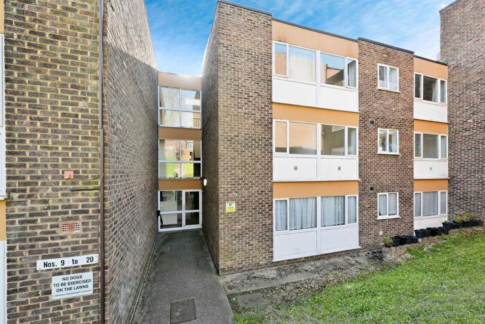 1 Bedroom Flat To Rent In Hillside, Hoddesdon, EN11