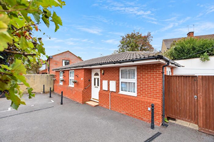 2 Bedroom Detached Bungalow For Sale In Church Street, Leighton Buzzard, LU7