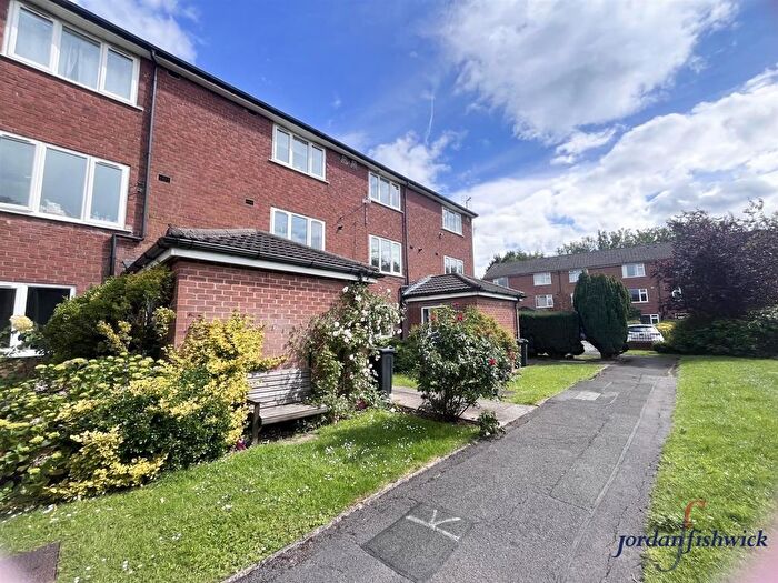 2 Bedroom Flat To Rent In Gillbent Road, Cheadle Hulme, Cheshire, SK8