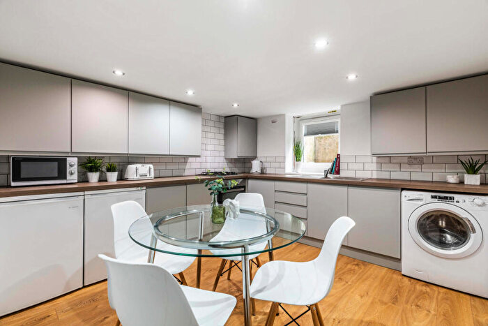 5 Bedroom House To Rent In Welton Place, Leeds, LS6