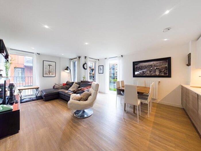 3 Bedroom Flat To Rent In Baroque Gardens, Grand Canal Avenue, SE16