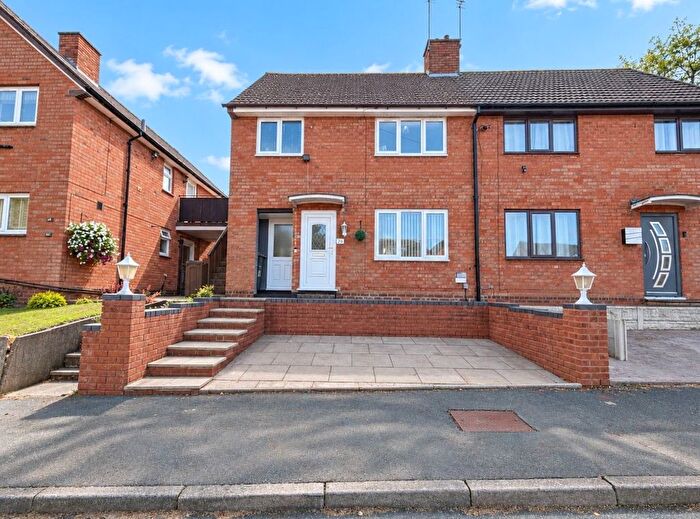3 Bedroom Semi-Detached House For Sale In Chiseldon Croft, Birmingham, B14