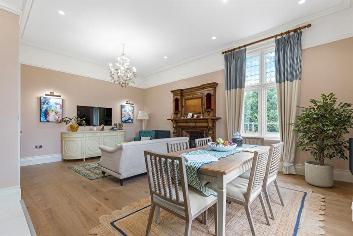 2 Bedroom Apartment For Sale In Tudor Grange, Blossomfield Road, Solihull, B91