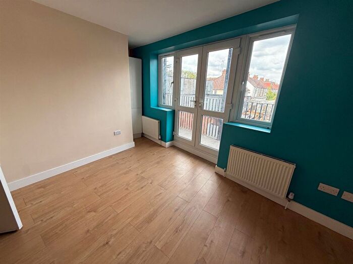2 Bedroom Flat To Rent In High Road, Wembley, HA0