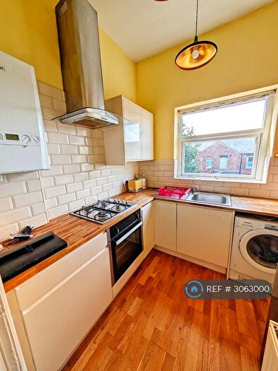 3 Bedroom Flat To Rent In Stockport Road, Manchester, M19