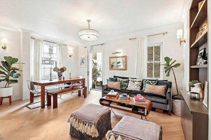 3 Bedroom Flat To Rent In St. Georges Drive, Pimlico, SW1V