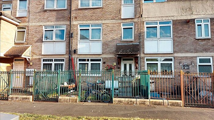 2 Bedroom Maisonette For Sale In Chester Close, Leicester, LE1