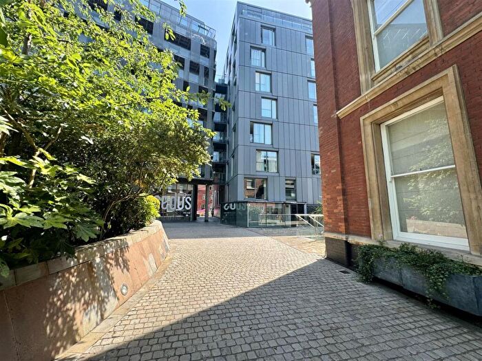 1 Bedroom Flat For Sale In Dickinson Court, Brewhouse Yard, London, EC1V