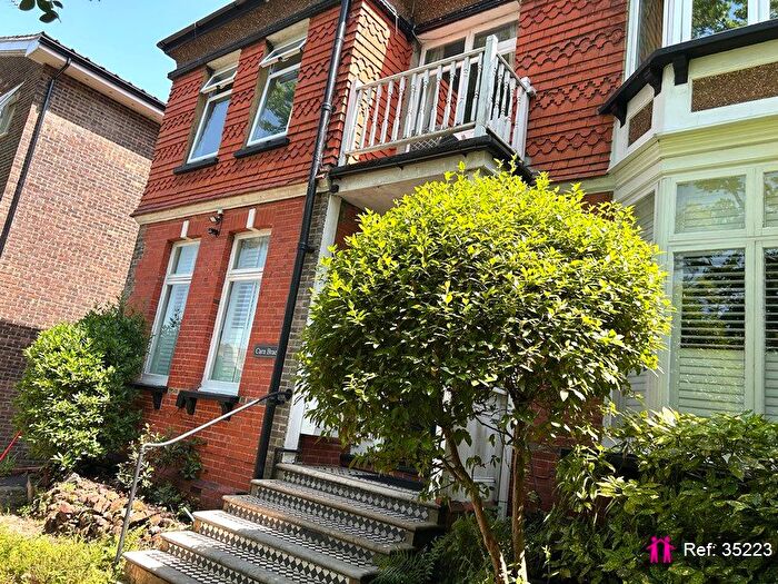 1 Bedroom Flat For Sale In Horsham Road, Dorking, RH4