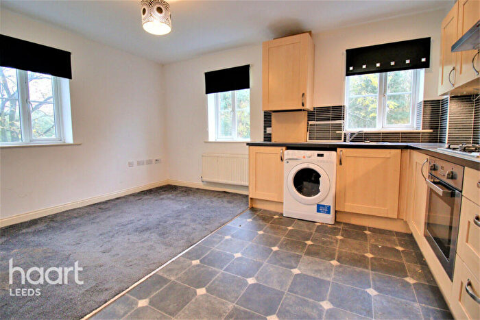 1 Bedroom Apartment For Sale In Brackenhill Mews, Bradford, BD7