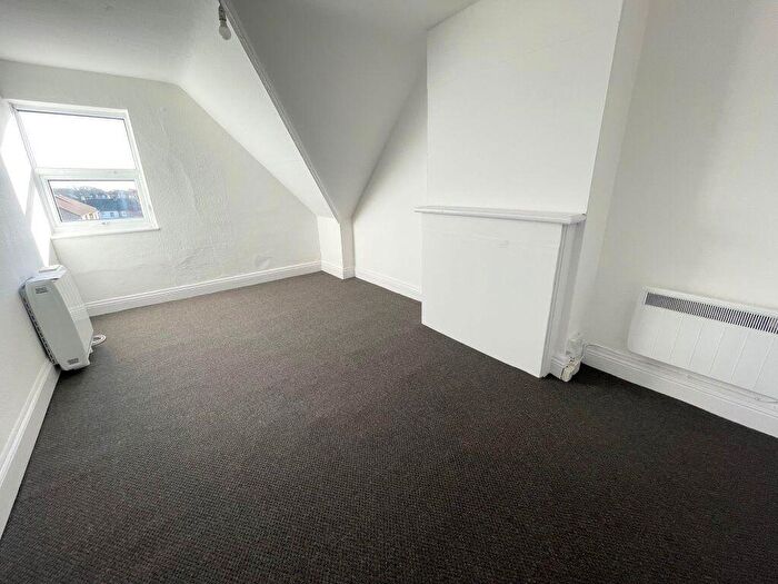 2 Bedroom Flat To Rent In Holdenhurst Road, Bournemouth (), P07