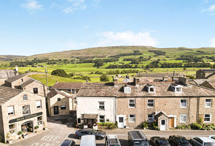 3 Bedroom End Of Terrace House For Sale In Fell View, Hawes, DL8