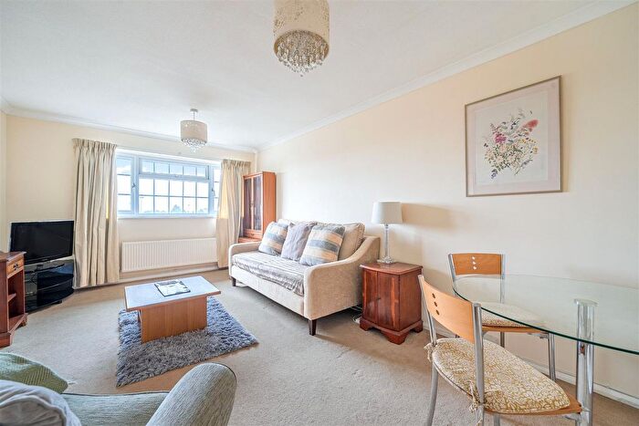 2 Bedroom Maisonette To Rent In Avondale, Maidenhead, SL6
