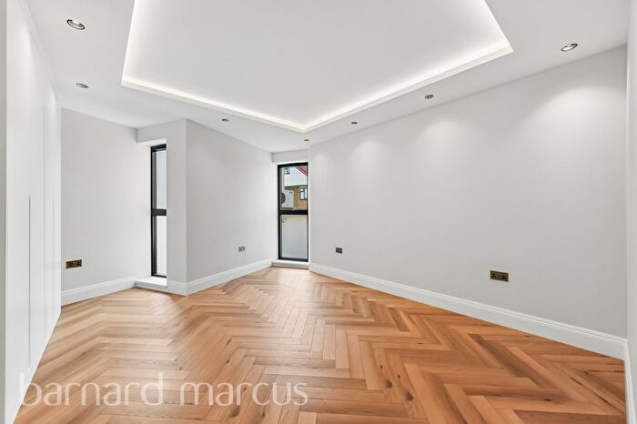 2 Bedroom Flat To Rent In Hazelwood Avenue, Morden, SM4