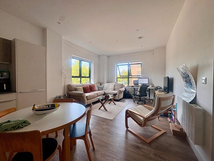 1 Bedroom Apartment To Rent In North Star House, SN2