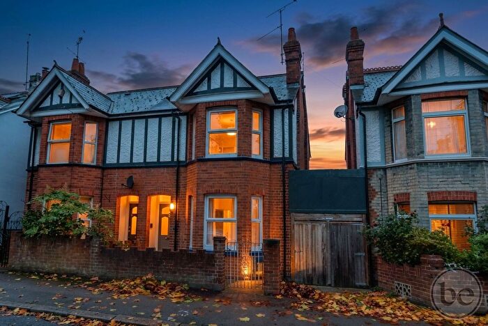 3 Bedroom Semi-Detached House For Sale In Wantage Road, Reading, RG30