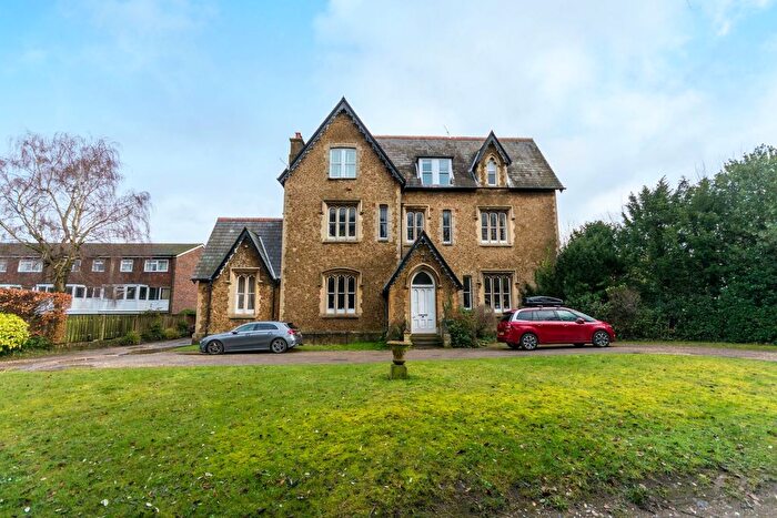 3 Bedroom Flat For Sale In Cross Lanes, Guildford, GU1