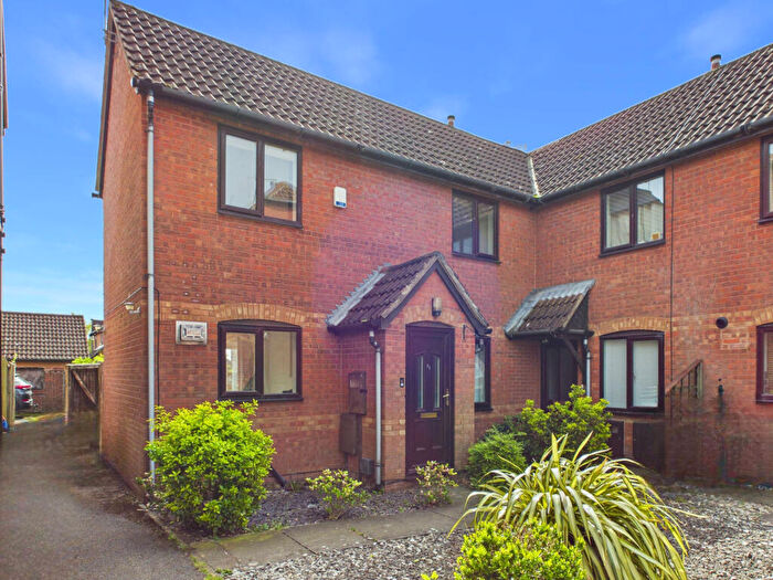 2 Bedroom Town House For Sale In Ivybridge Close, Oakwood, DE21