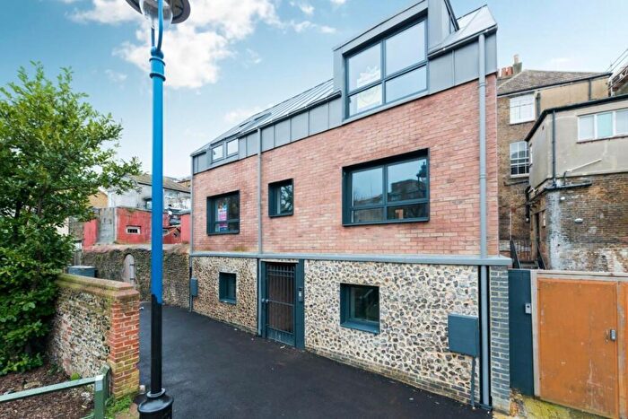 3 Bedroom Semi-Detached House To Rent In Albert Court, Ramsgate, CT11