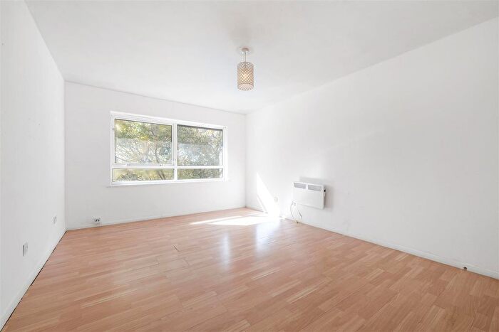1 Bedroom Flat For Sale In Berkeley Court, Nightingale Way, Swanley, BR8