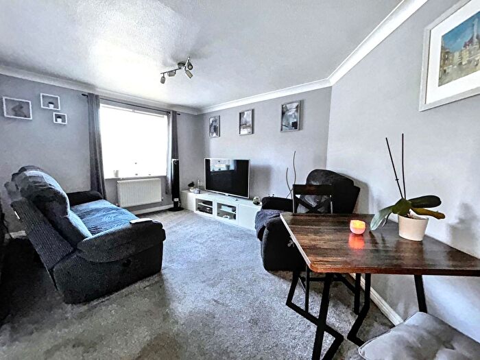 2 Bedroom Flat For Sale In Bridges View, Gateshead, NE8