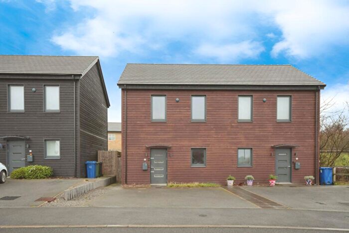 3 Bedroom Semi-Detached House For Sale In Comley Drive, Chesterfield, Derbyshire, S41