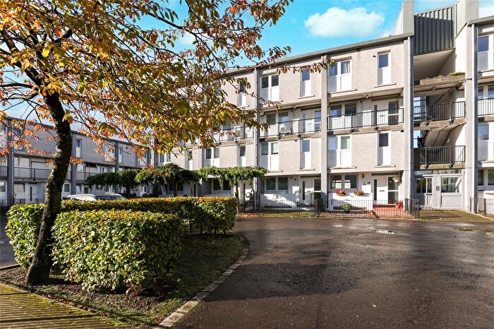 2 Bedroom Flat For Sale In Commercial Court, Glasgow, G5