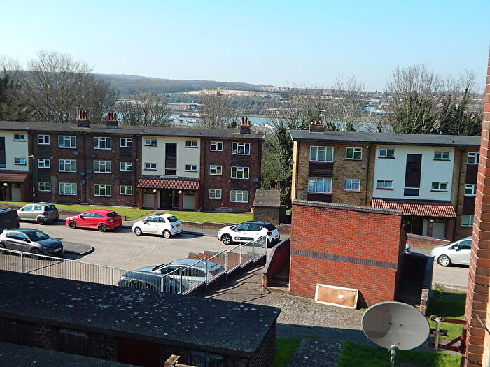 2 Bedroom Flat For Sale In Sunderland Close, Rochester, ME1