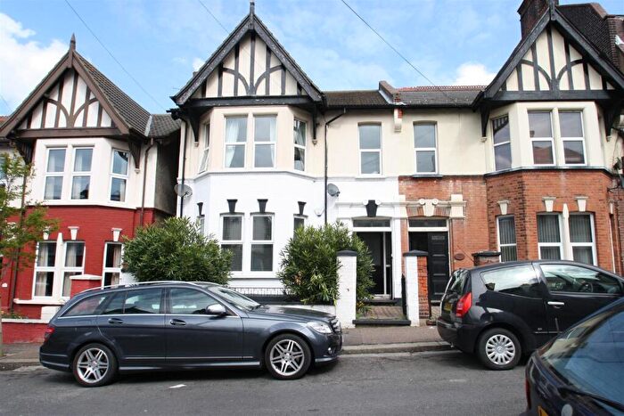 2 Bedroom Flat To Rent In Winton Avenue, Westcliff On Sea, Essex, SS0