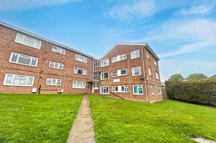 1 Bedroom Flat For Sale In Compton Flats, Sunningdale Road, Yeovil, Somerset, BA21