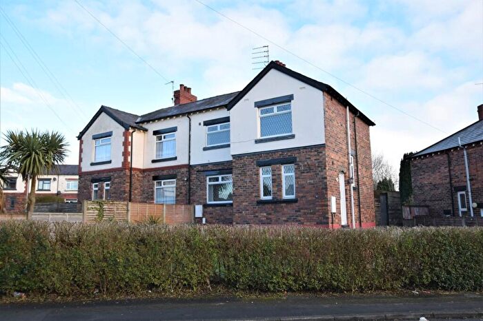 3 Bedroom Semi-Detached House For Sale In Mayfield Avenue, Macclesfield, SK11