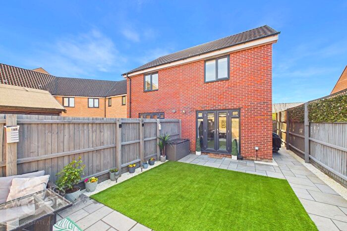 2 Bedroom Semi-Detached House For Sale In Ron Hill Road, Queens Hills, Norwich, NR8