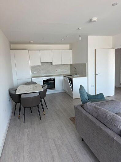 1 Bedroom Flat To Rent In Nestles Avenue, Hayes, UB3
