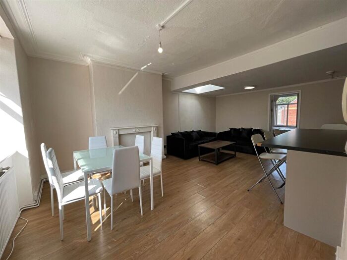 3 Bedroom Flat To Rent In Gloucester Road, Bishopston, Bristol, BS7