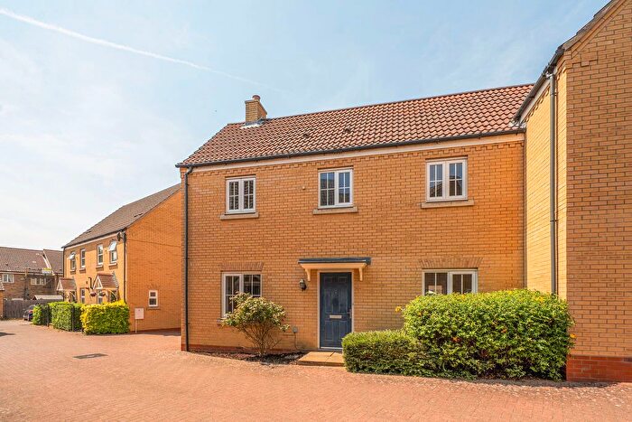 3 Bedroom Semi-Detached House For Sale In Langlands Road, Bedford, MK41