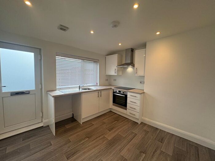 2 Bedroom Flat To Rent In Chatsworth Road, Chesterfield, Derbyshire, S40