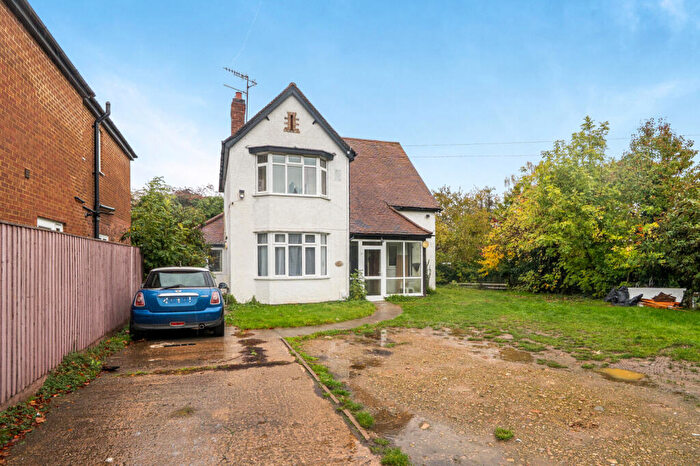 6 Bedroom Detached House For Sale In Broughton Road, Banbury, Oxfordshire, OX16
