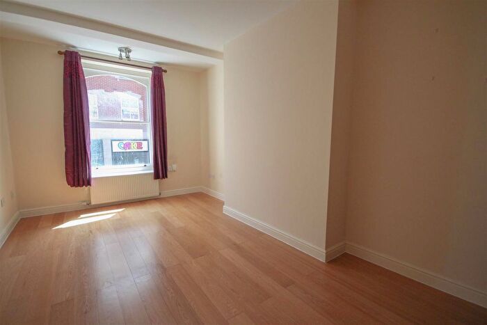 2 Bedroom Flat To Rent In Union Street, Aldershot, GU11