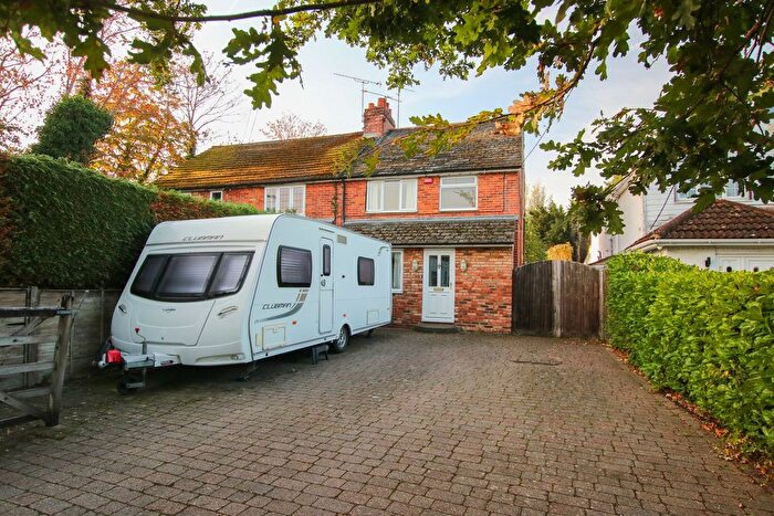 3 Bedroom Semi-Detached House For Sale In Reading Road, Winnersh, Wokingham, RG41