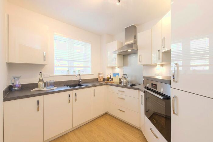 2 Bedroom Flat To Rent In Shilling Place, - London Road, Purbrook, PO7