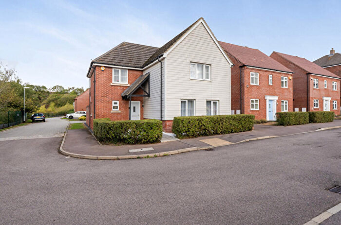 4 Bedroom Detached House For Sale In Fieldstone, Houghton Regis, Dunstable, LU5