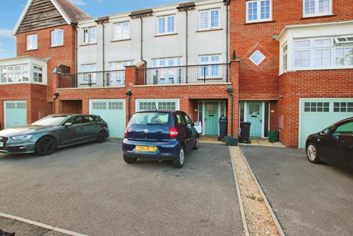 4 Bedroom Terraced House To Rent In Great Clover Leaze - Stoke Gifford, BS16