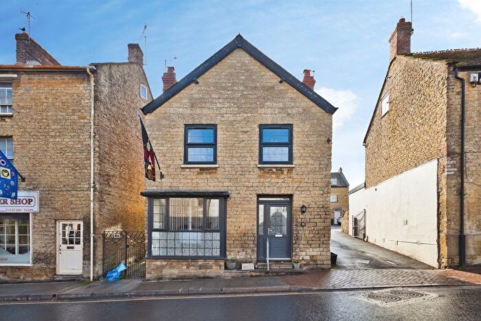 2 Bedroom End Of Terrace House For Sale In West Street, Crewkerne, TA18