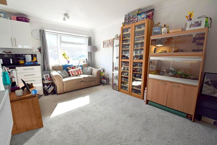 1 Bedroom Maisonette For Sale In Rudge Close, Lordswood, Chatham, ME5
