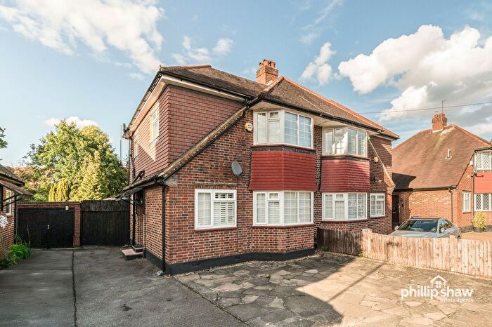 3 Bedroom Semi-Detached House For Sale In Ranelagh Close, Edgware, HA8