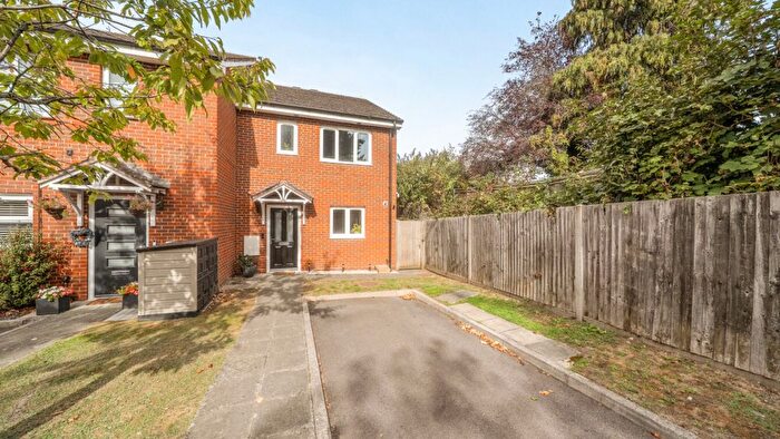 3 Bedroom End Of Terrace House For Sale In Barbel Close, Earley, Reading, RG6
