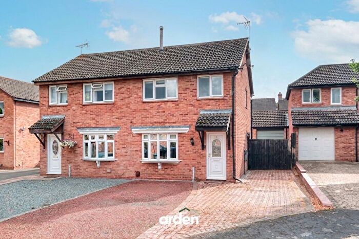 3 Bedroom Semi-Detached House For Sale In Horton Close, Alcester, B49