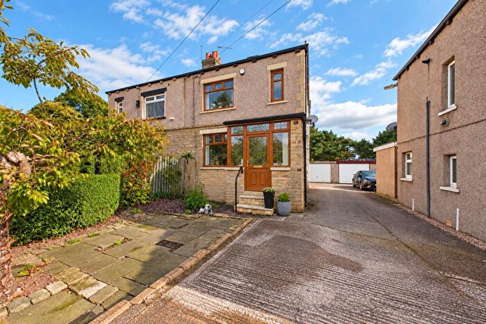 3 Bedroom Semi-Detached House For Sale In Toftshaw Lane, Bradford, West Yorkshire, BD4