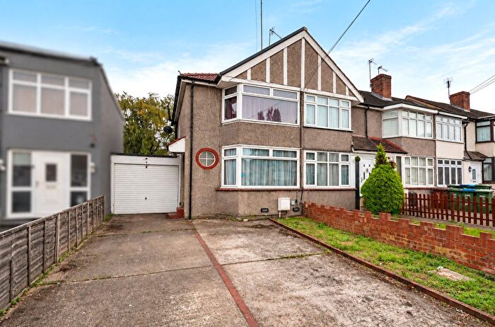 2 Bedroom End Of Terrace House For Sale In Parkside Avenue, Bexleyheath, Kent, DA7